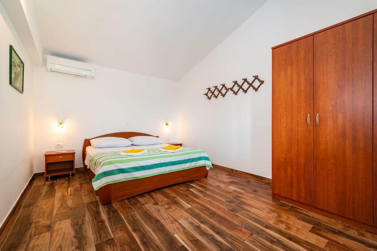 Apartment Adam Starigrad Paklenica Luaran gambar