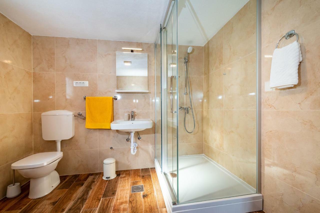 Apartment Adam Starigrad Paklenica Luaran gambar